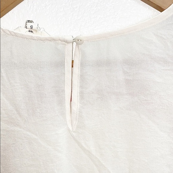 Entro White Cream Long Sleeve Floral Design Blouse - Picture 11 of 11